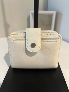Women's white Leather Snap-Closure Wallet